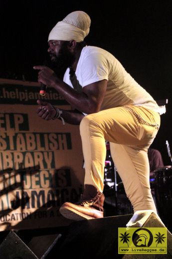 Fantan Mojah (Jam) with The House Of Riddim Band 20. Reggae Jam Festival - Bersenbrueck 02. August 2014 (14).JPG
